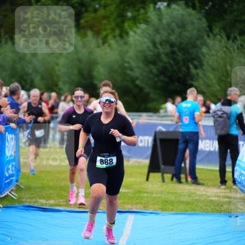 30.08.2026 - Elbe Triathlon Hamburg LAZAROV Photography http://msf.ph/oto/10063288 30.08.2026 11:54:27 Ziel 888, 1350, 1378, 1387 meine-sportfotos.de