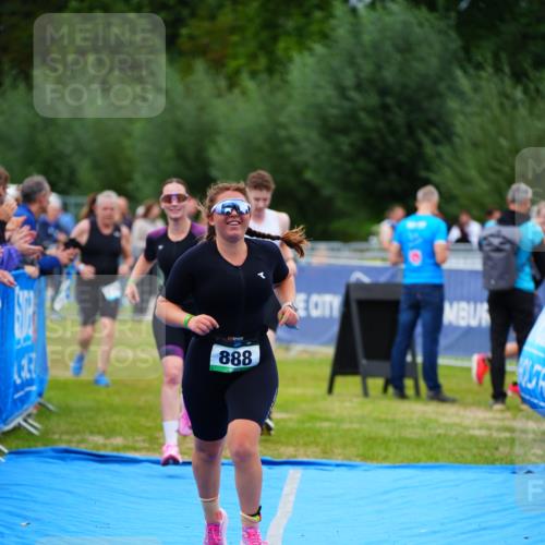 30.08.2026 - Elbe Triathlon Hamburg LAZAROV Photography http://msf.ph/oto/10063290 30.08.2026 11:54:27 Ziel 888, 1350, 1378, 1387 meine-sportfotos.de