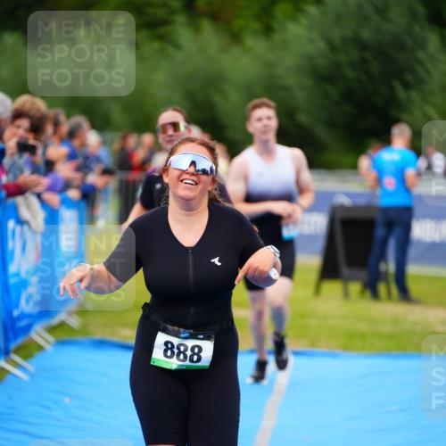 30.08.2026 - Elbe Triathlon Hamburg LAZAROV Photography http://msf.ph/oto/10063298 30.08.2026 11:54:29 Ziel 888, 1350, 1378, 1387 meine-sportfotos.de