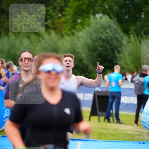 30.08.2026 - Elbe Triathlon Hamburg LAZAROV Photography http://msf.ph/oto/10063301 30.08.2026 11:54:30 Ziel 888, 1350, 1378, 1387 meine-sportfotos.de
