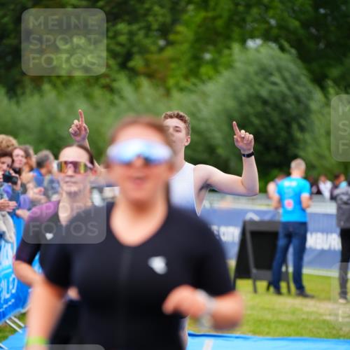 30.08.2026 - Elbe Triathlon Hamburg LAZAROV Photography http://msf.ph/oto/10063303 30.08.2026 11:54:30 Ziel 888, 1350, 1378, 1387 meine-sportfotos.de