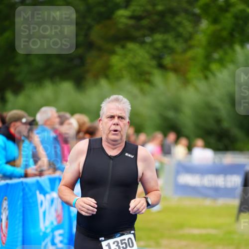 30.08.2026 - Elbe Triathlon Hamburg LAZAROV Photography http://msf.ph/oto/10063319 30.08.2026 11:54:36 Ziel 1350 meine-sportfotos.de