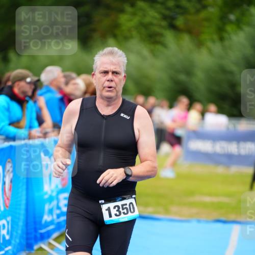 30.08.2026 - Elbe Triathlon Hamburg LAZAROV Photography http://msf.ph/oto/10063320 30.08.2026 11:54:36 Ziel 1350 meine-sportfotos.de