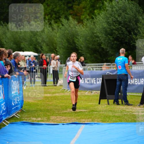 30.08.2026 - Elbe Triathlon Hamburg LAZAROV Photography http://msf.ph/oto/10063368 30.08.2026 11:55:15 Ziel 1411 meine-sportfotos.de