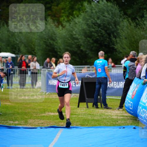 30.08.2026 - Elbe Triathlon Hamburg LAZAROV Photography http://msf.ph/oto/10063371 30.08.2026 11:55:16 Ziel 1411 meine-sportfotos.de