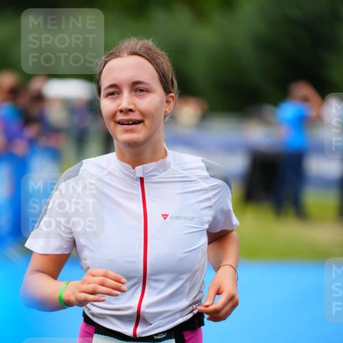 30.08.2026 - Elbe Triathlon Hamburg LAZAROV Photography http://msf.ph/oto/10063392 30.08.2026 11:55:20 Ziel 1411 meine-sportfotos.de
