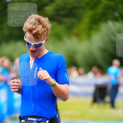 30.08.2026 - Elbe Triathlon Hamburg LAZAROV Photography http://msf.ph/oto/10063465 30.08.2026 11:56:01 Ziel 836, 849, 861, 1376 meine-sportfotos.de