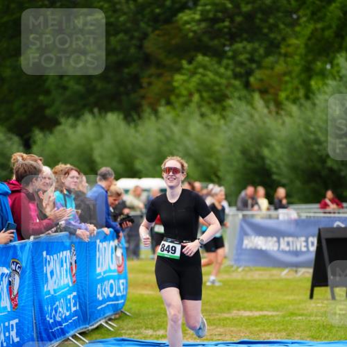 30.08.2026 - Elbe Triathlon Hamburg LAZAROV Photography http://msf.ph/oto/10063469 30.08.2026 11:56:05 Ziel 849 meine-sportfotos.de