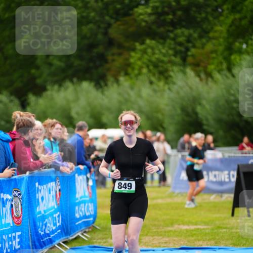 30.08.2026 - Elbe Triathlon Hamburg LAZAROV Photography http://msf.ph/oto/10063472 30.08.2026 11:56:06 Ziel 849, 957 meine-sportfotos.de