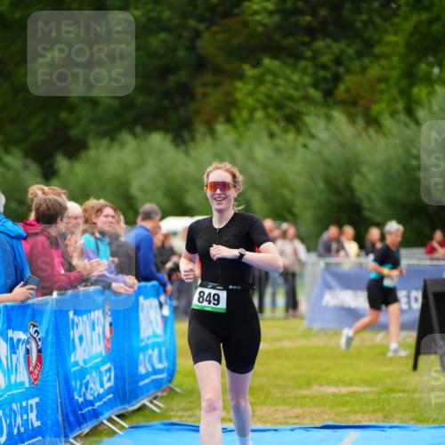 30.08.2026 - Elbe Triathlon Hamburg LAZAROV Photography http://msf.ph/oto/10063473 30.08.2026 11:56:06 Ziel 849, 957 meine-sportfotos.de