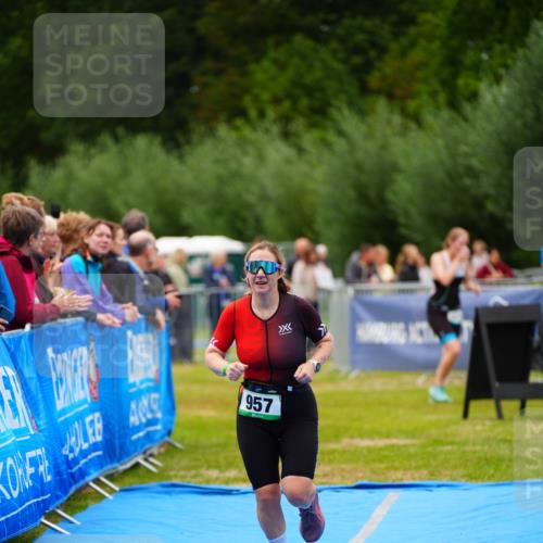 30.08.2026 - Elbe Triathlon Hamburg LAZAROV Photography http://msf.ph/oto/10063484 30.08.2026 11:56:13 Ziel 957 meine-sportfotos.de
