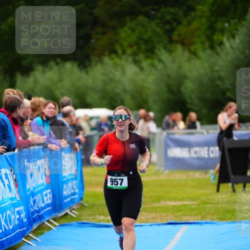 30.08.2026 - Elbe Triathlon Hamburg LAZAROV Photography http://msf.ph/oto/10063485 30.08.2026 11:56:13 Ziel 957 meine-sportfotos.de