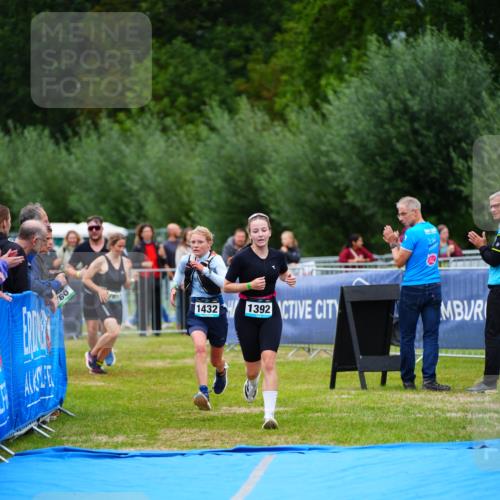 30.08.2026 - Elbe Triathlon Hamburg LAZAROV Photography http://msf.ph/oto/10063493 30.08.2026 11:56:23 Ziel 1174, 1392, 1432 meine-sportfotos.de