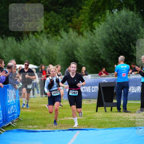 30.08.2026 - Elbe Triathlon Hamburg LAZAROV Photography http://msf.ph/oto/10063496 30.08.2026 11:56:23 Ziel 1174, 1392, 1432 meine-sportfotos.de