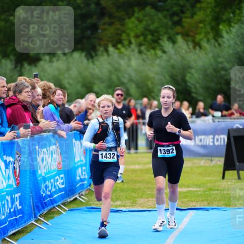 30.08.2026 - Elbe Triathlon Hamburg LAZAROV Photography http://msf.ph/oto/10063500 30.08.2026 11:56:25 Ziel 1174, 1392, 1432 meine-sportfotos.de