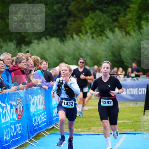 30.08.2026 - Elbe Triathlon Hamburg LAZAROV Photography http://msf.ph/oto/10063502 30.08.2026 11:56:25 Ziel 1174, 1392, 1432 meine-sportfotos.de