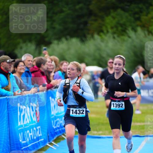 30.08.2026 - Elbe Triathlon Hamburg LAZAROV Photography http://msf.ph/oto/10063506 30.08.2026 11:56:25 Ziel 1174, 1392, 1432 meine-sportfotos.de