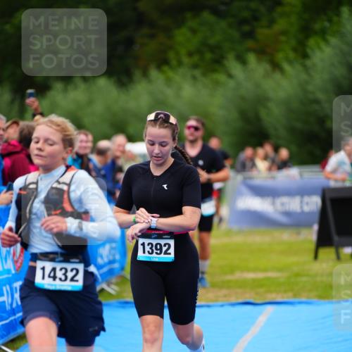 30.08.2026 - Elbe Triathlon Hamburg LAZAROV Photography http://msf.ph/oto/10063509 30.08.2026 11:56:26 Ziel 1174, 1392, 1432 meine-sportfotos.de