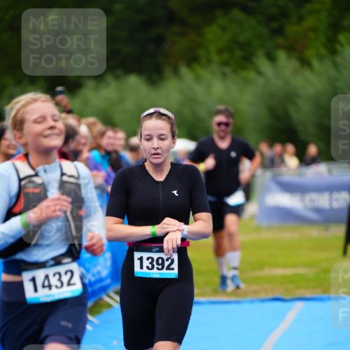 30.08.2026 - Elbe Triathlon Hamburg LAZAROV Photography http://msf.ph/oto/10063512 30.08.2026 11:56:26 Ziel 1174, 1392, 1432 meine-sportfotos.de