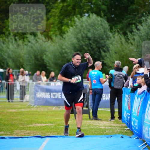 30.08.2026 - Elbe Triathlon Hamburg LAZAROV Photography http://msf.ph/oto/10063529 30.08.2026 11:56:36 Ziel 468 meine-sportfotos.de