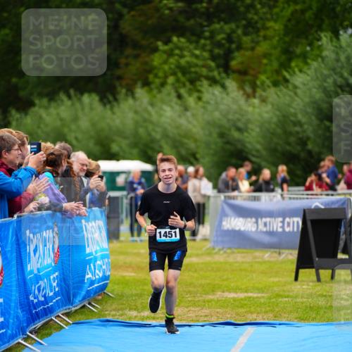 30.08.2026 - Elbe Triathlon Hamburg LAZAROV Photography http://msf.ph/oto/10063551 30.08.2026 11:56:59 Ziel 1451 meine-sportfotos.de