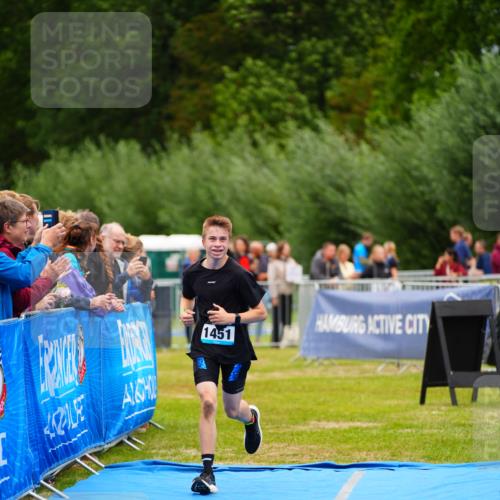 30.08.2026 - Elbe Triathlon Hamburg LAZAROV Photography http://msf.ph/oto/10063552 30.08.2026 11:57:00 Ziel 1451 meine-sportfotos.de