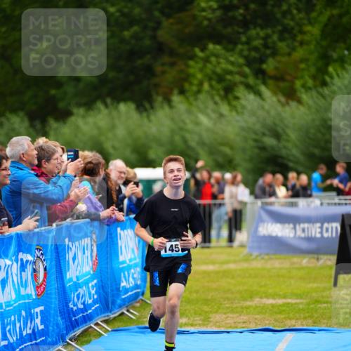 30.08.2026 - Elbe Triathlon Hamburg LAZAROV Photography http://msf.ph/oto/10063554 30.08.2026 11:57:00 Ziel 1451 meine-sportfotos.de