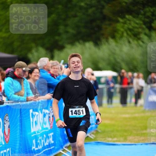 30.08.2026 - Elbe Triathlon Hamburg LAZAROV Photography http://msf.ph/oto/10063561 30.08.2026 11:57:01 Ziel 1451 meine-sportfotos.de