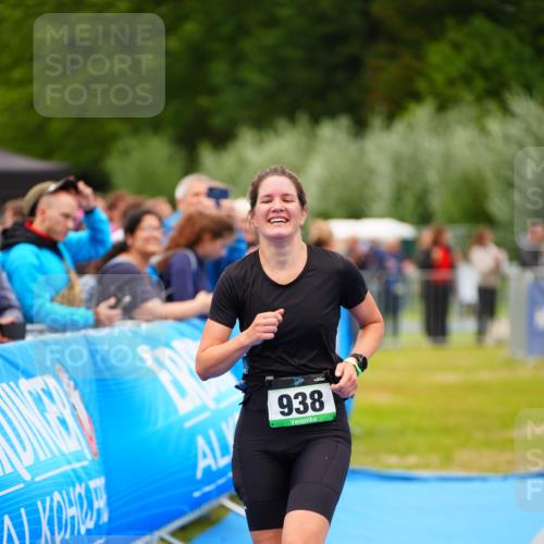 30.08.2026 - Elbe Triathlon Hamburg LAZAROV Photography http://msf.ph/oto/10063576 30.08.2026 11:57:27 Ziel 938 meine-sportfotos.de