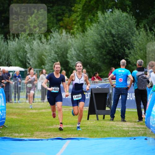 30.08.2026 - Elbe Triathlon Hamburg LAZAROV Photography http://msf.ph/oto/10063579 30.08.2026 11:57:35 Ziel 1403, 1404 meine-sportfotos.de