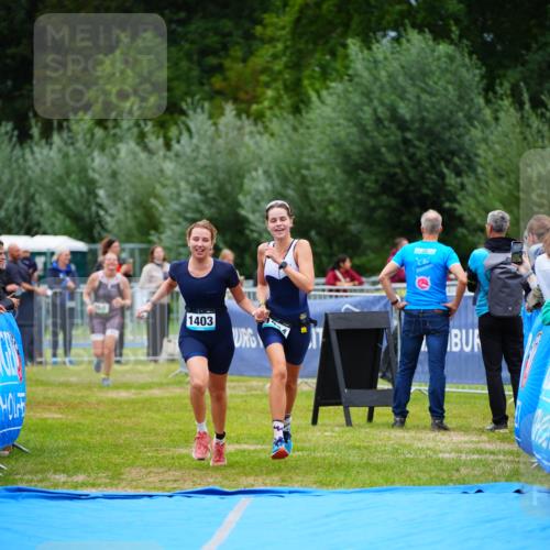 30.08.2026 - Elbe Triathlon Hamburg LAZAROV Photography http://msf.ph/oto/10063580 30.08.2026 11:57:35 Ziel 1403, 1404 meine-sportfotos.de