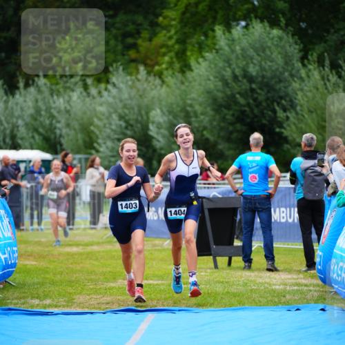 30.08.2026 - Elbe Triathlon Hamburg LAZAROV Photography http://msf.ph/oto/10063583 30.08.2026 11:57:35 Ziel 1403, 1404 meine-sportfotos.de
