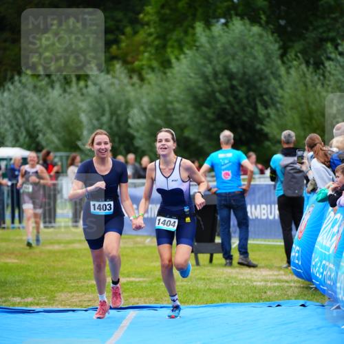 30.08.2026 - Elbe Triathlon Hamburg LAZAROV Photography http://msf.ph/oto/10063587 30.08.2026 11:57:36 Ziel 860, 1403, 1404 meine-sportfotos.de