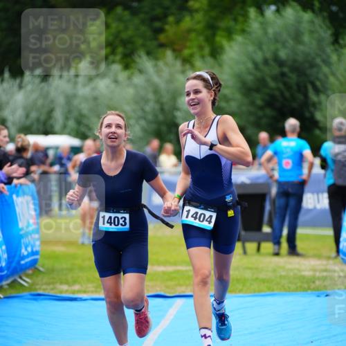 30.08.2026 - Elbe Triathlon Hamburg LAZAROV Photography http://msf.ph/oto/10063595 30.08.2026 11:57:37 Ziel 860, 1403, 1404 meine-sportfotos.de