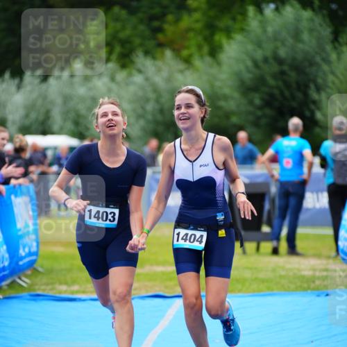 30.08.2026 - Elbe Triathlon Hamburg LAZAROV Photography http://msf.ph/oto/10063596 30.08.2026 11:57:37 Ziel 860, 1403, 1404 meine-sportfotos.de