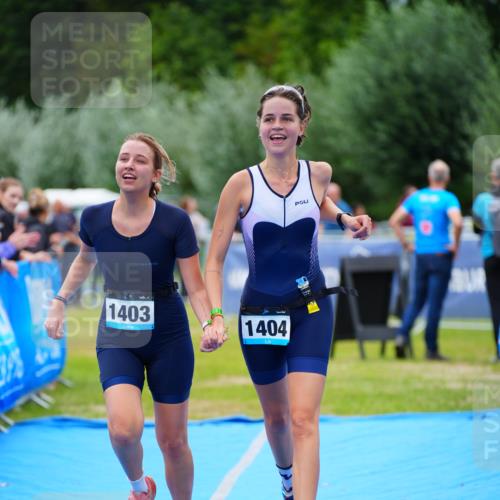 30.08.2026 - Elbe Triathlon Hamburg LAZAROV Photography http://msf.ph/oto/10063598 30.08.2026 11:57:38 Ziel 860, 1403, 1404 meine-sportfotos.de