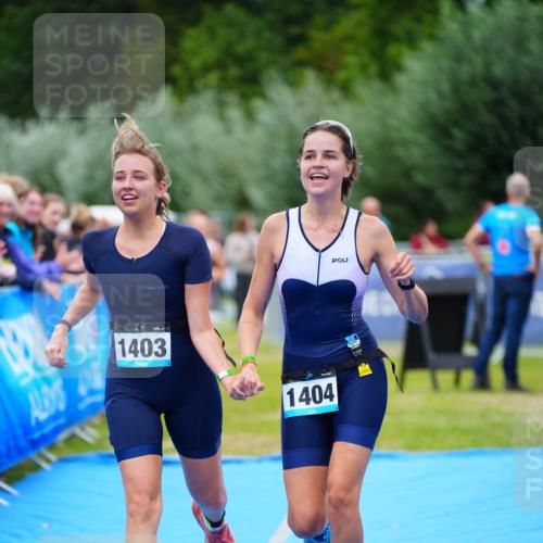 30.08.2026 - Elbe Triathlon Hamburg LAZAROV Photography http://msf.ph/oto/10063599 30.08.2026 11:57:38 Ziel 860, 1403, 1404 meine-sportfotos.de