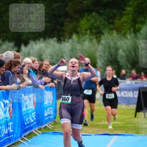 30.08.2026 - Elbe Triathlon Hamburg LAZAROV Photography http://msf.ph/oto/10063613 30.08.2026 11:57:44 Ziel 860, 934, 1304, 1410, 1457 meine-sportfotos.de