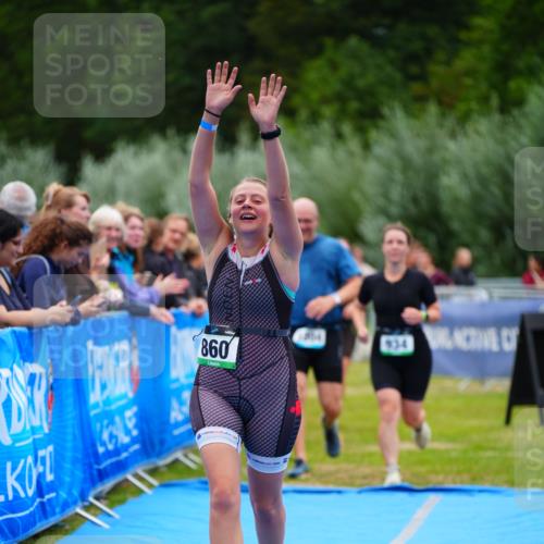 30.08.2026 - Elbe Triathlon Hamburg LAZAROV Photography http://msf.ph/oto/10063618 30.08.2026 11:57:45 Ziel 860, 934, 1304, 1410, 1457 meine-sportfotos.de