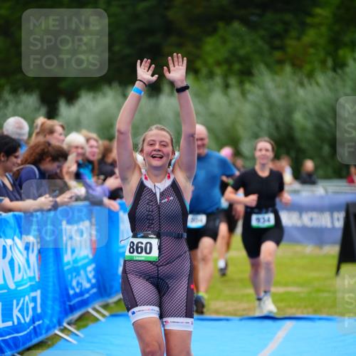 30.08.2026 - Elbe Triathlon Hamburg LAZAROV Photography http://msf.ph/oto/10063619 30.08.2026 11:57:45 Ziel 860, 934, 1304, 1410, 1457 meine-sportfotos.de