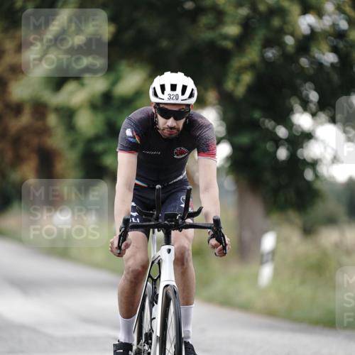 30.08.2026 - Elbe Triathlon Hamburg Michael Burmester http://msf.ph/oto/10066185 30.08.2026 09:06:31 Radfahren 320 meine-sportfotos.de