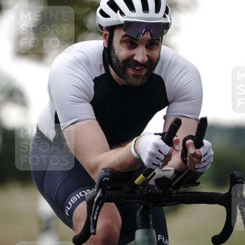 30.08.2026 - Elbe Triathlon Hamburg Michael Burmester http://msf.ph/oto/10066235 30.08.2026 09:07:40 Radfahren 432, 470 meine-sportfotos.de