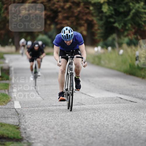 30.08.2026 - Elbe Triathlon Hamburg Michael Burmester http://msf.ph/oto/10066401 30.08.2026 09:10:06 Radfahren 182, 399, 446, 1895 meine-sportfotos.de