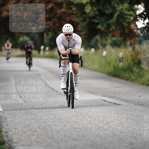 30.08.2026 - Elbe Triathlon Hamburg Michael Burmester http://msf.ph/oto/10066429 30.08.2026 09:10:14 Radfahren 301, 313, 428, 1895 meine-sportfotos.de