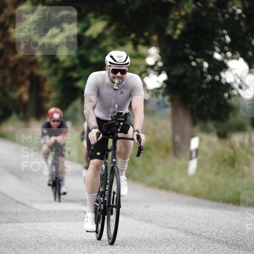 30.08.2026 - Elbe Triathlon Hamburg Michael Burmester http://msf.ph/oto/10066961 30.08.2026 09:13:21 Radfahren 229, 238, 245, 248, 318, 346, 385, 689 meine-sportfotos.de
