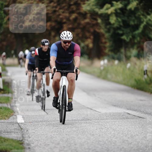 30.08.2026 - Elbe Triathlon Hamburg Michael Burmester http://msf.ph/oto/10067628 30.08.2026 09:18:17 Radfahren 440, 483, 527, 542 meine-sportfotos.de