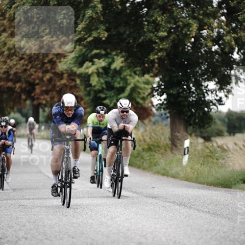 30.08.2026 - Elbe Triathlon Hamburg Michael Burmester http://msf.ph/oto/10068069 30.08.2026 09:28:02 Radfahren 211, 215, 220, 290, 374, 481, 534, 544, 667, 689 meine-sportfotos.de