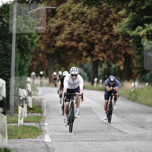 30.08.2026 - Elbe Triathlon Hamburg Michael Burmester http://msf.ph/oto/10068340 30.08.2026 09:30:40 Radfahren 354, 548, 658, 751 meine-sportfotos.de