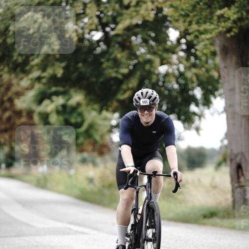 30.08.2026 - Elbe Triathlon Hamburg Michael Burmester http://msf.ph/oto/10068992 30.08.2026 09:37:44 Radfahren 356, 439, 497, 550, 555, 642, 711, 1897 meine-sportfotos.de