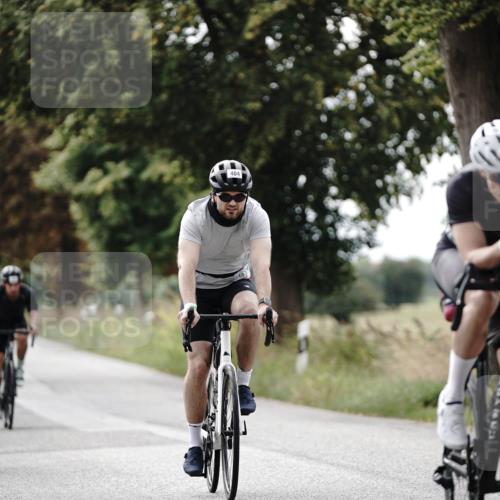 30.08.2026 - Elbe Triathlon Hamburg Michael Burmester http://msf.ph/oto/10069253 30.08.2026 09:40:38 Radfahren 255, 299, 318, 397, 399, 403, 404, 676 meine-sportfotos.de